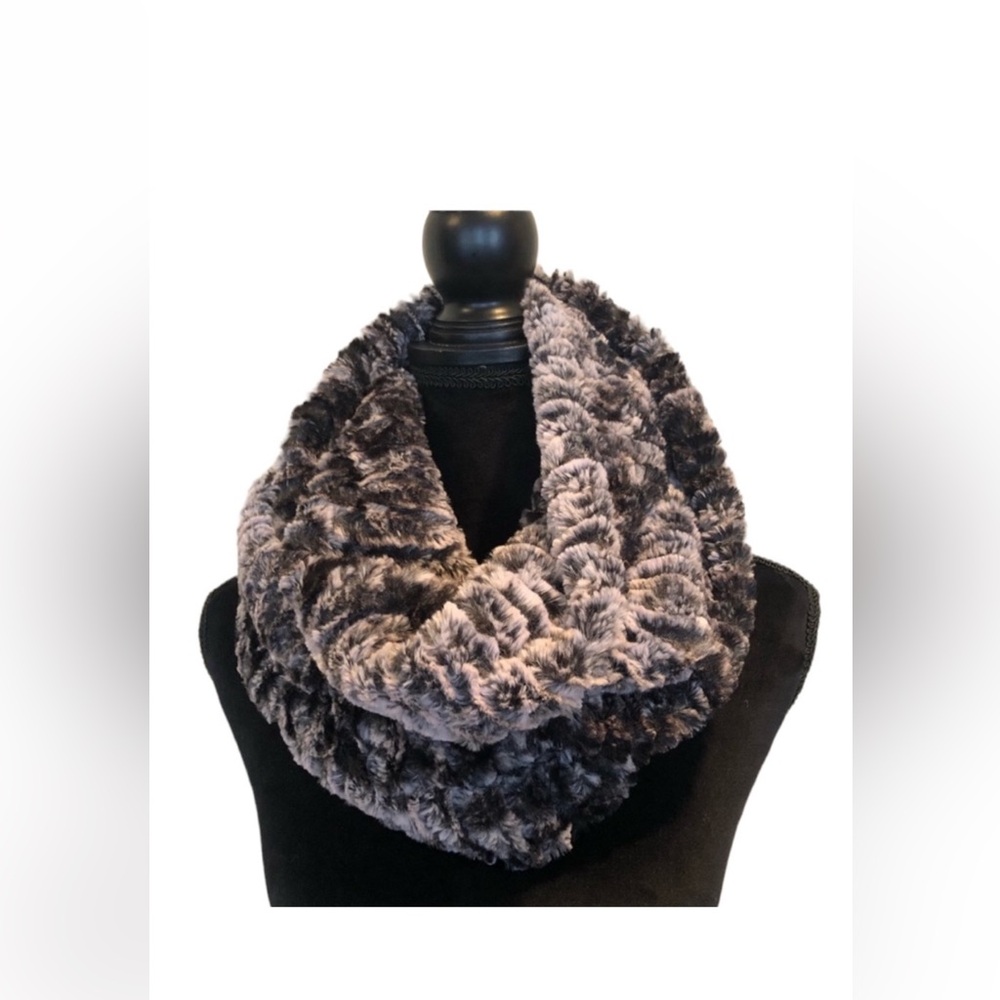 Modena NWOT faux fur texture infinity scarf black blush pink cold weather wrap